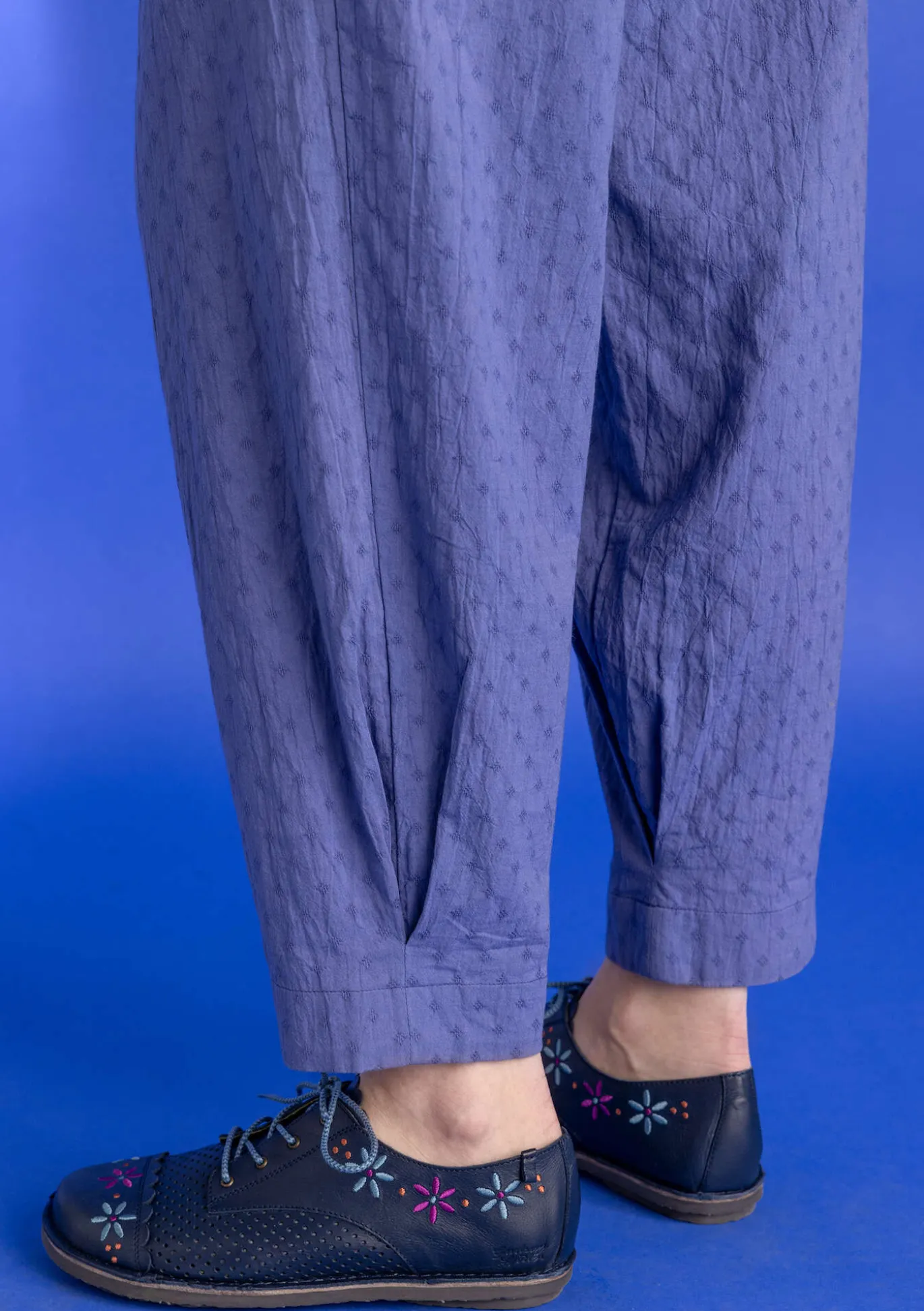 Ekopuuvillahousut dobby-kudosta1