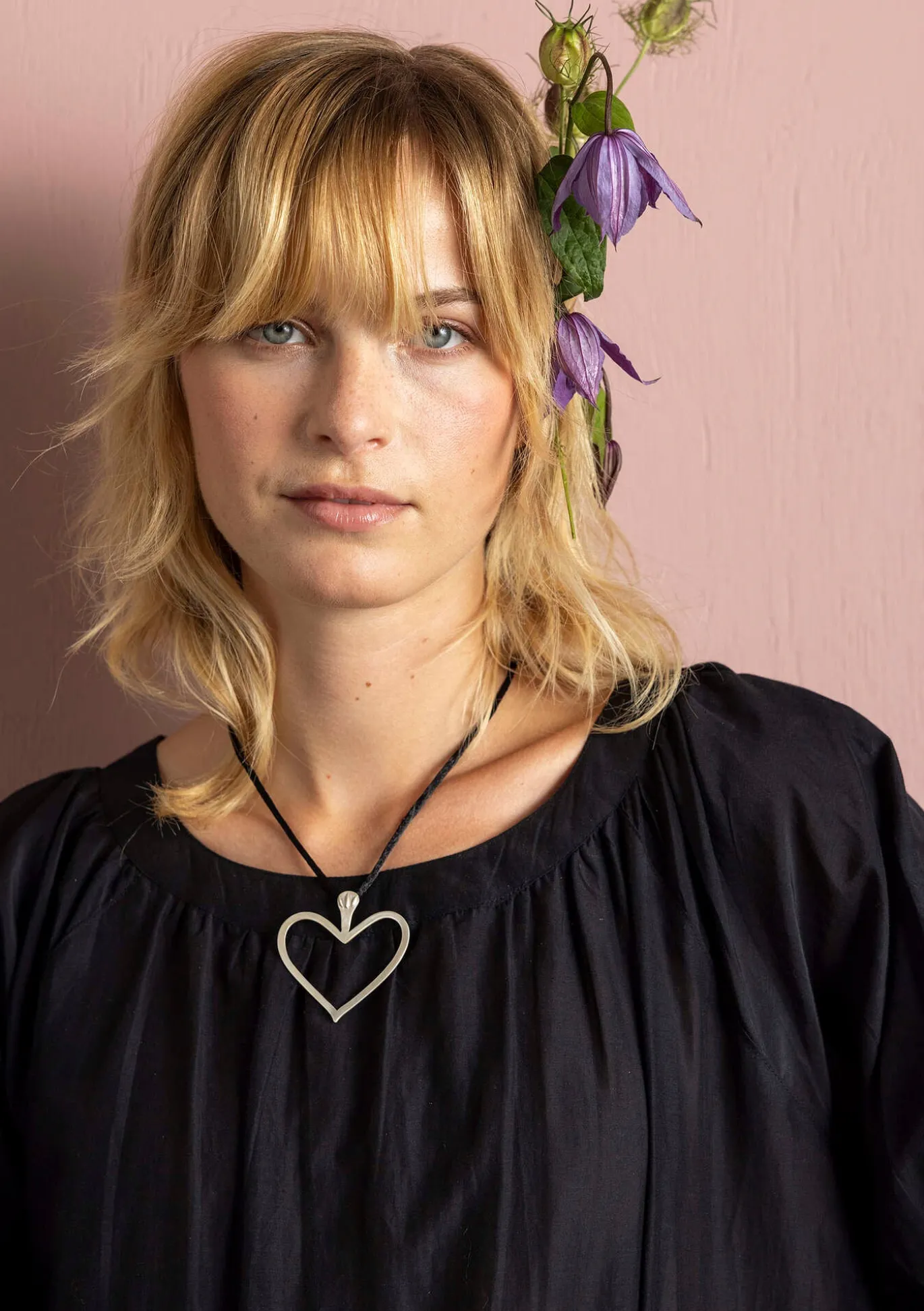 Kaulakoru "Anita" hopeaa