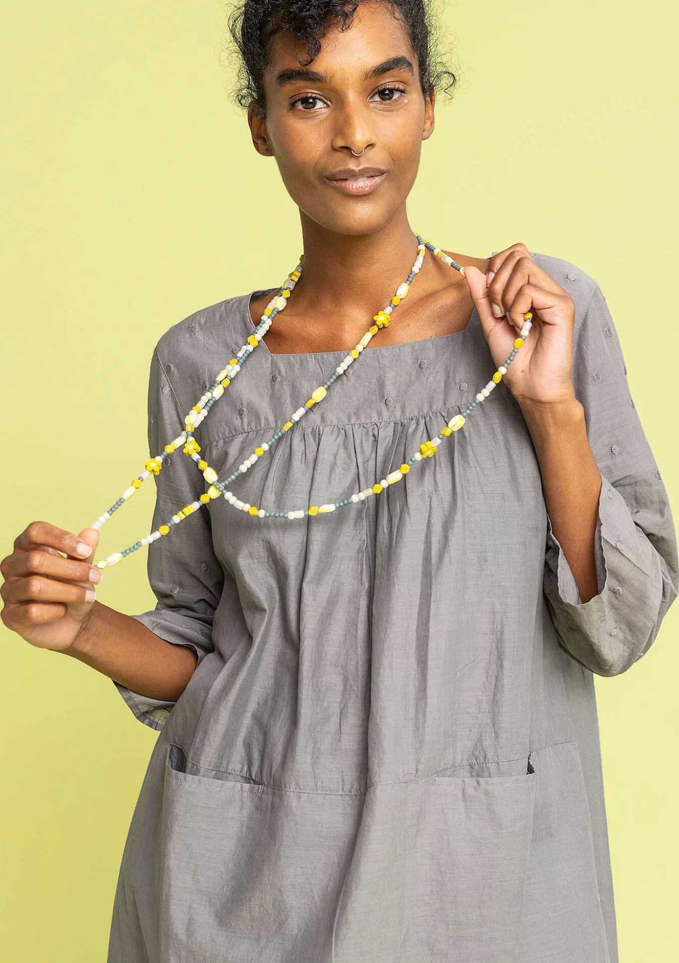 Kaulakoru ”Jane”, kierrätettyjä lasihelmiä