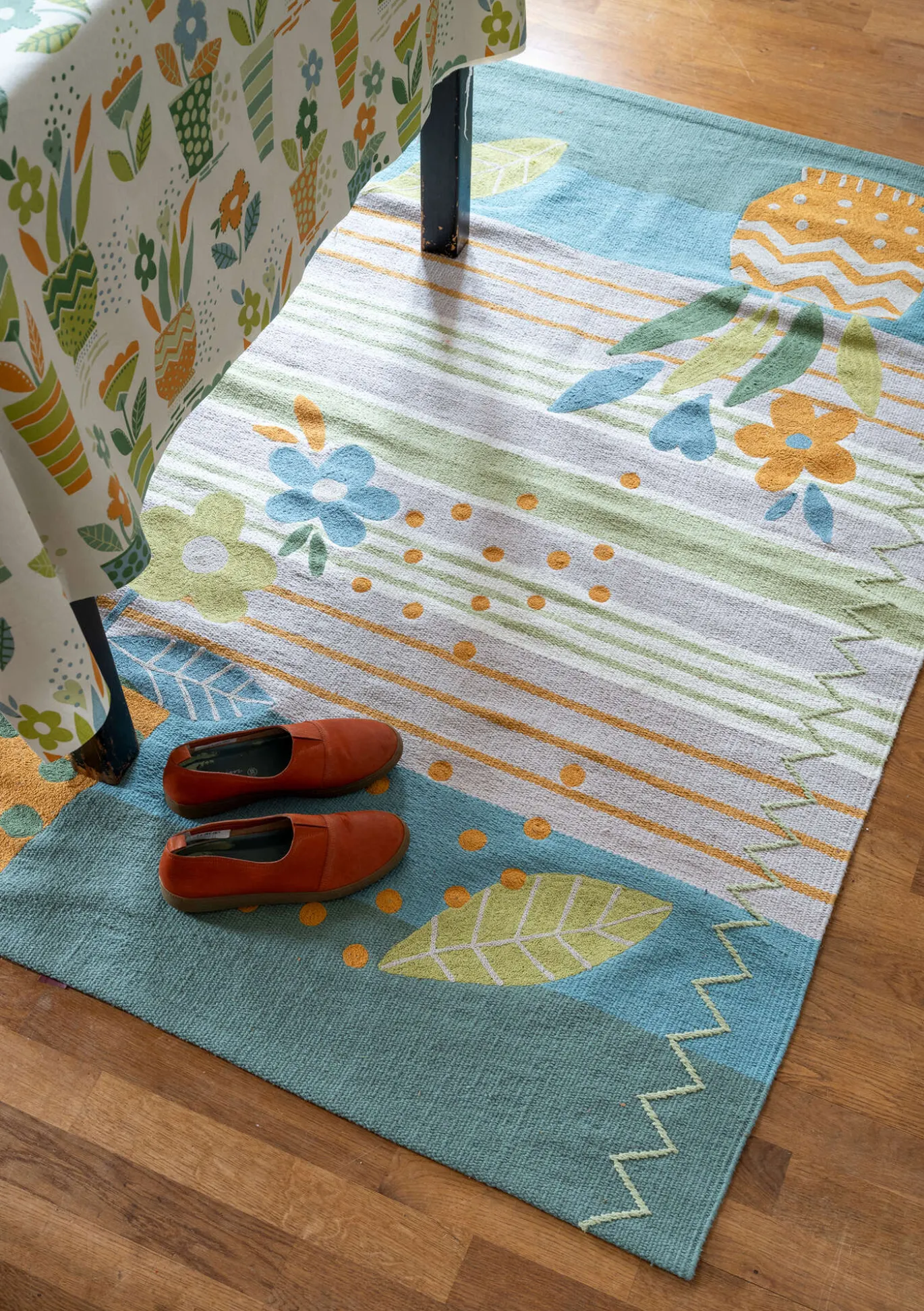 Kirjailtu matto "Flower bed" ekopuuvillaa