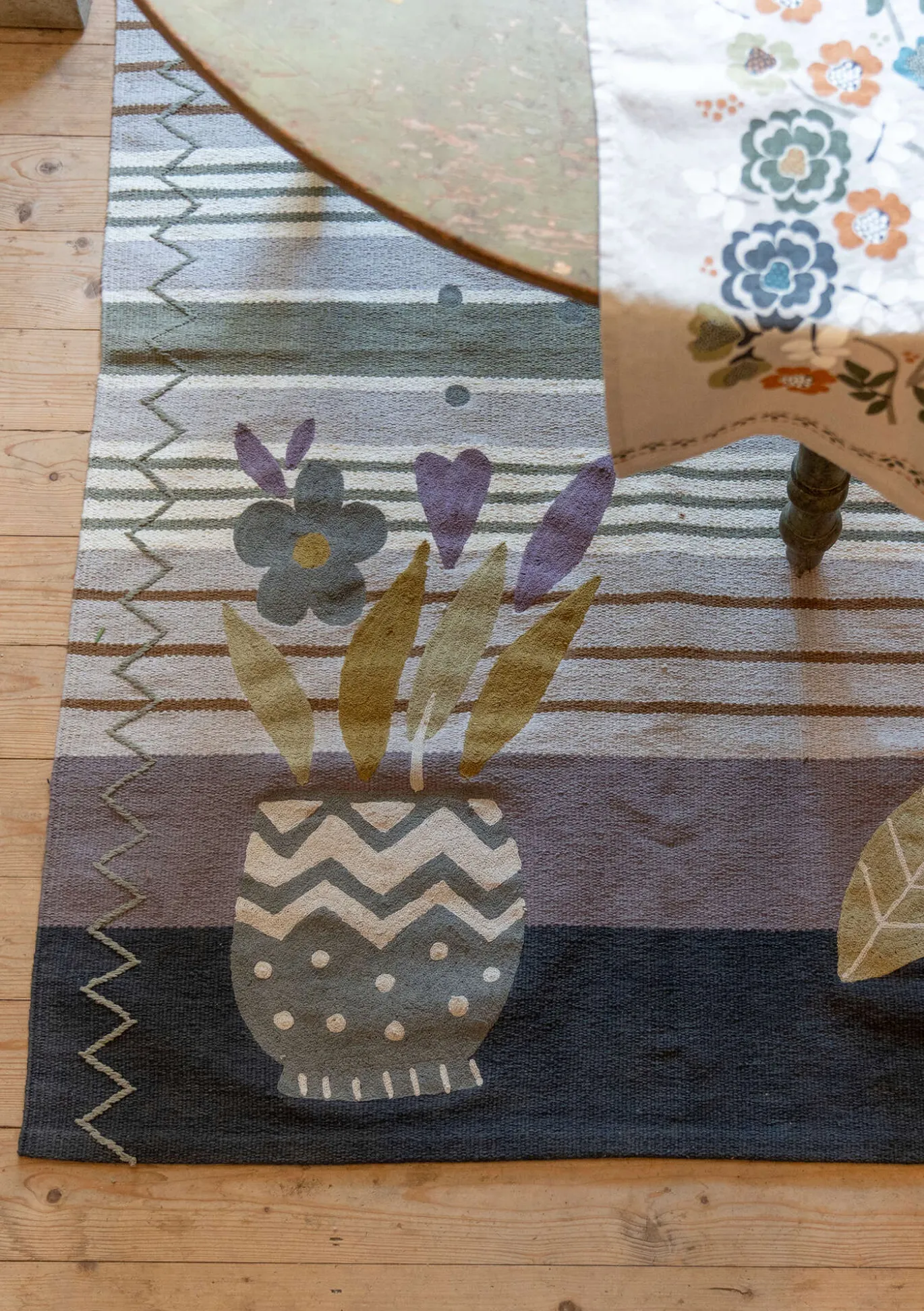 Kirjailtu matto "Flower bed" ekopuuvillaa