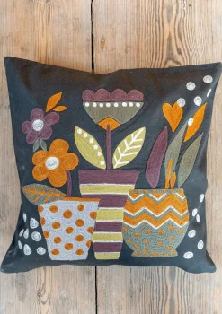 Kirjailtu tyynynpäällinen "Flower pots" ekopuuvillaa