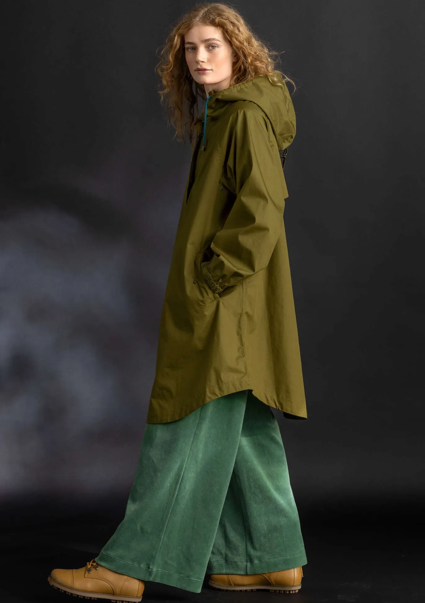 Kudottu sadetakki ”Hedda” ekopuuvillaa