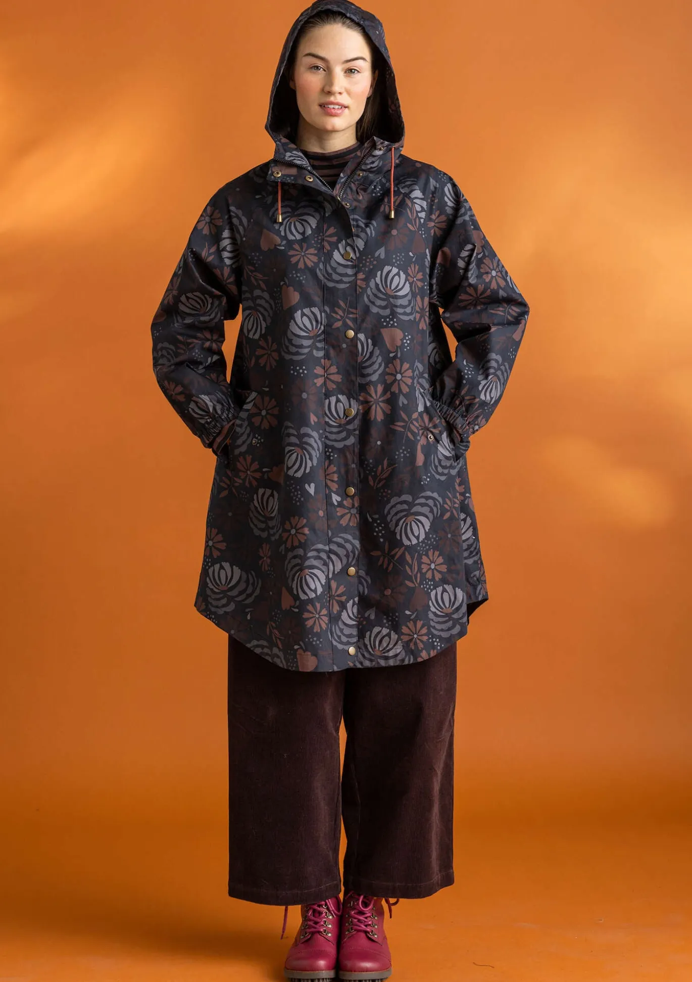 Kudottu sadetakki ”Hedda” ekopuuvillaa