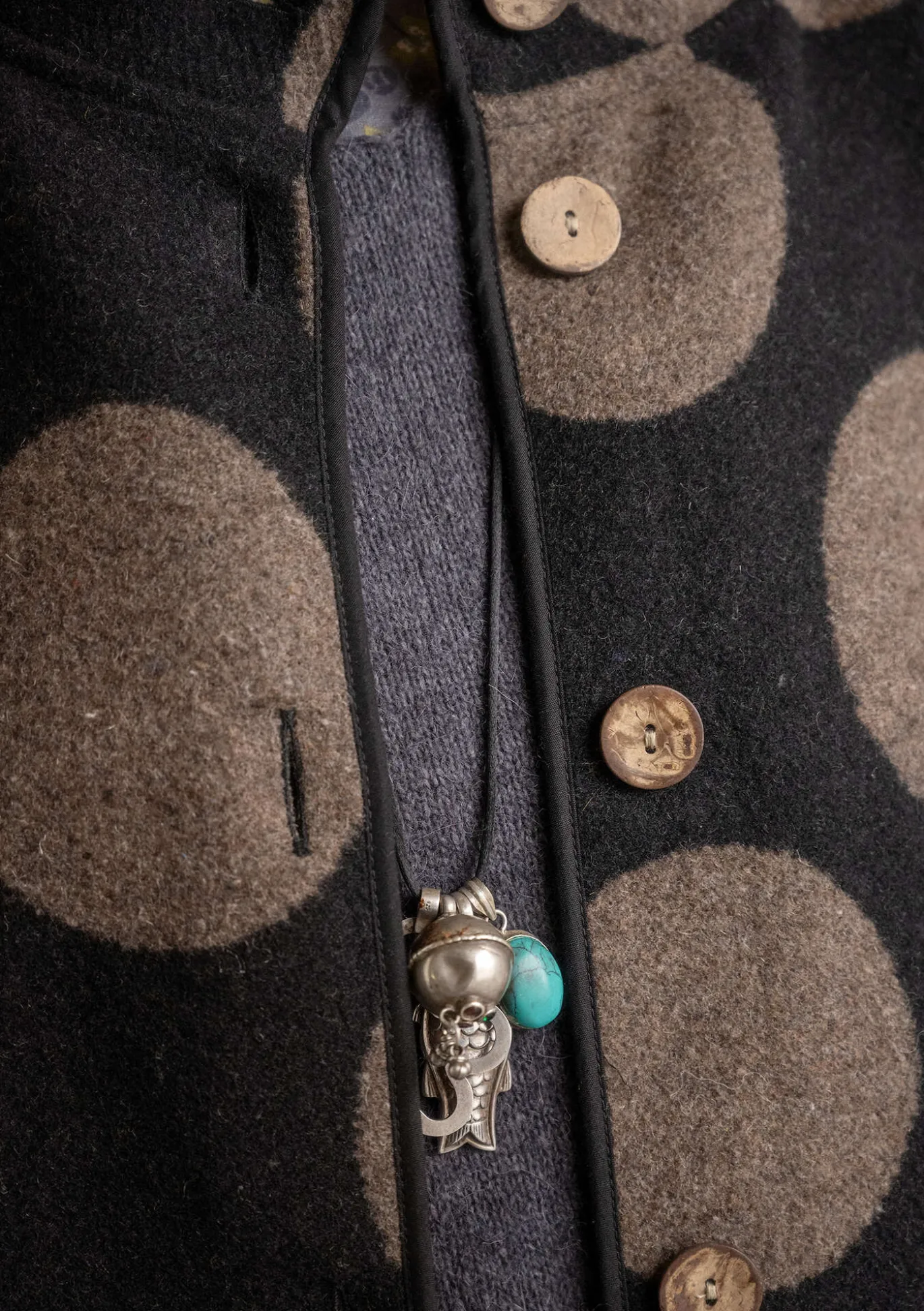 Kudottu takki "Stone" villasekoitetta