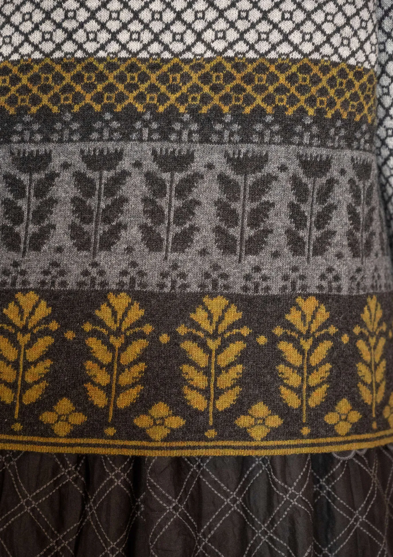 Neuletakki "Edda" kierrätettyä villasekoitetta