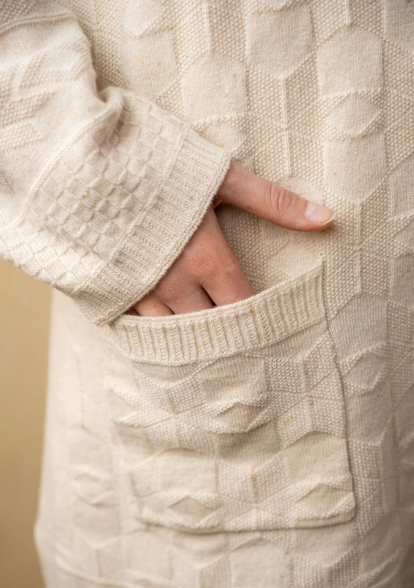 Pitkä neuletakki "Capella" karitsanvillaa