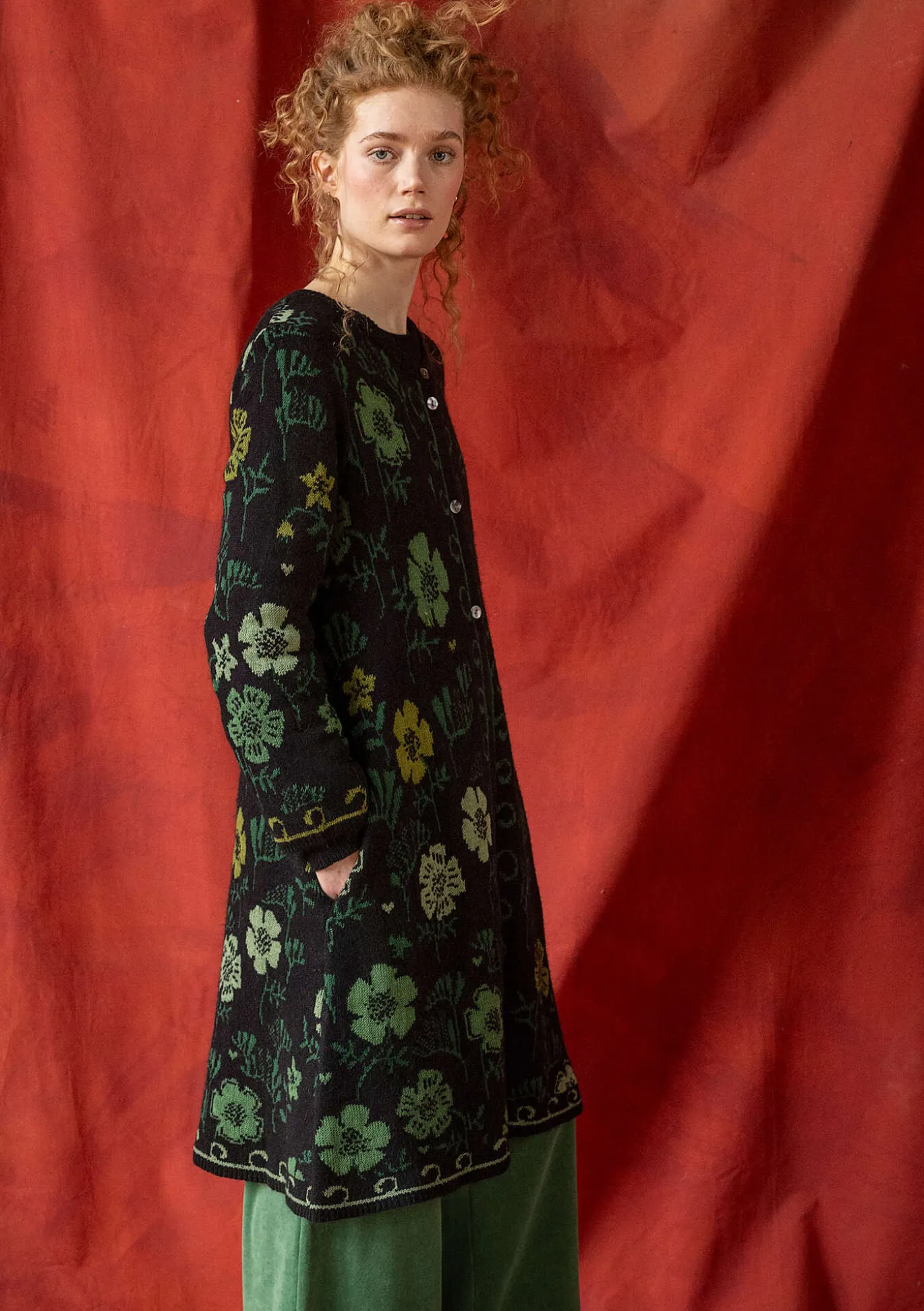 Pitkä neuletakki "Gnistra" alpakkasekoitetta sekä ekologista ja kierrätettyä puuvillaa