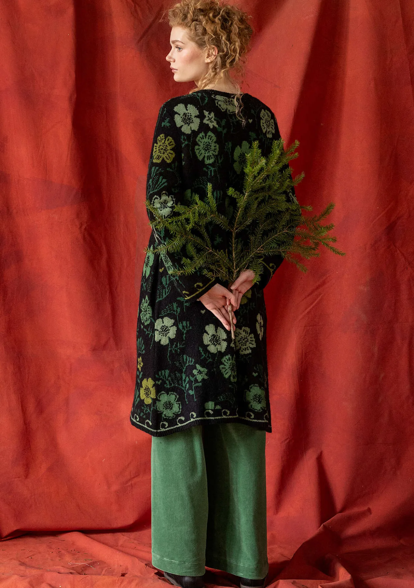 Pitkä neuletakki "Gnistra" alpakkasekoitetta sekä ekologista ja kierrätettyä puuvillaa