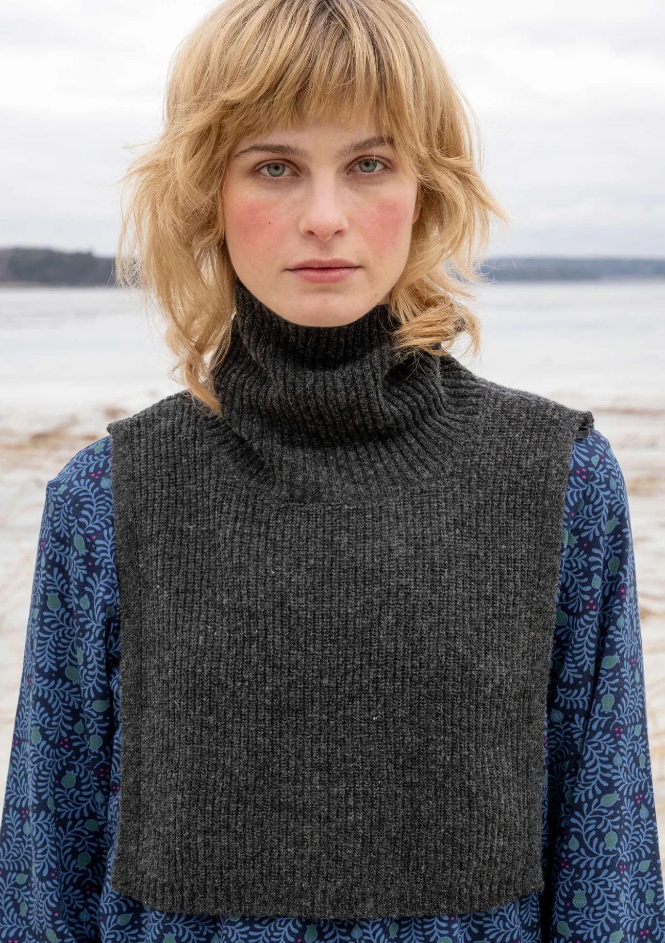 Poolokauluri kierrätettyä villaa