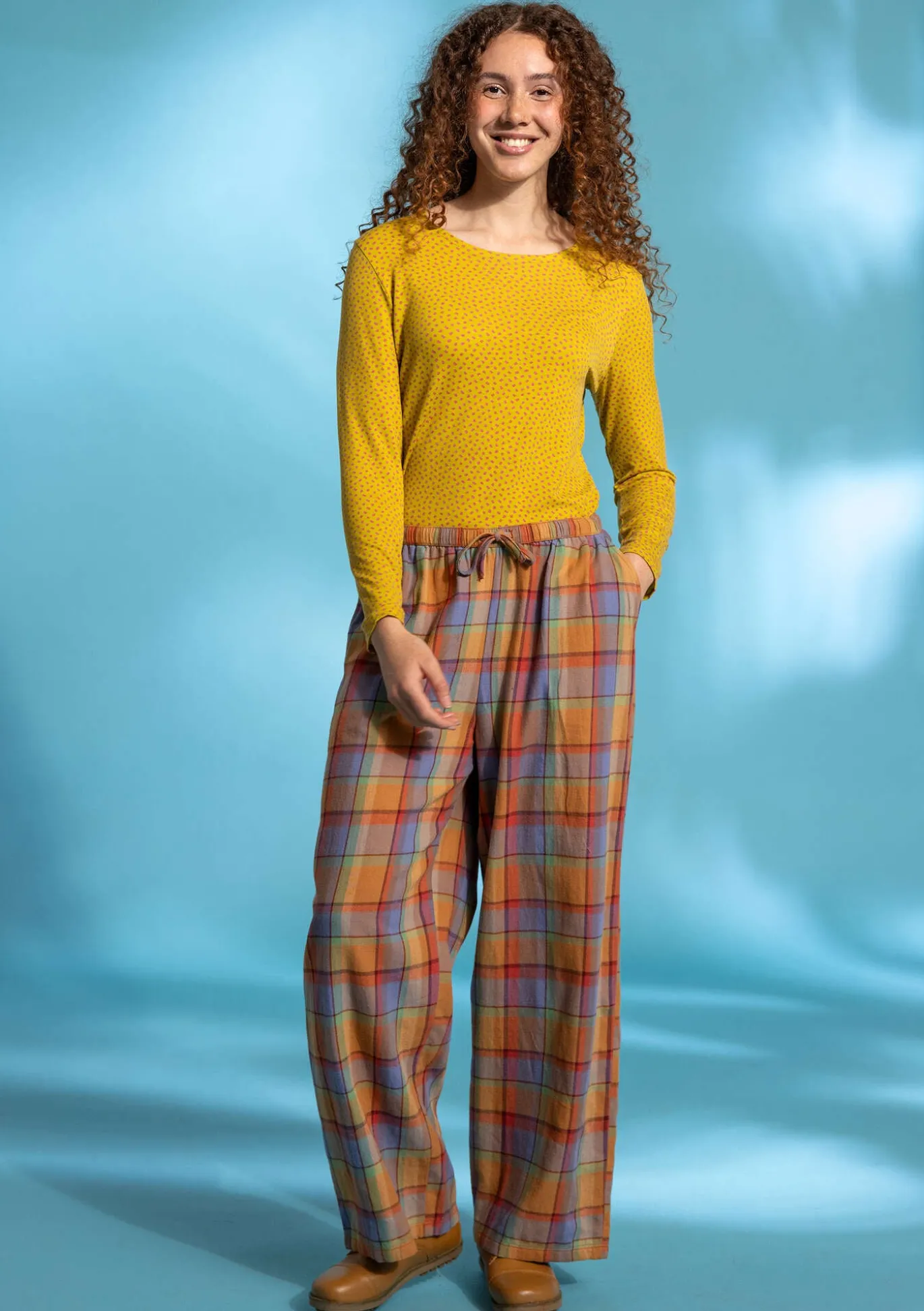 Pusero "Dot" lyocellia ja elastaania