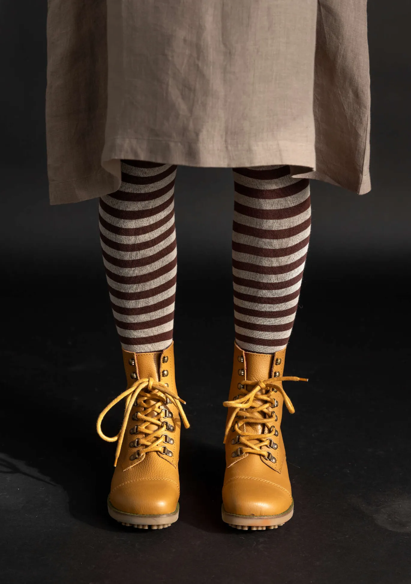 Raidalliset sukkahousut ekopuuvillaa