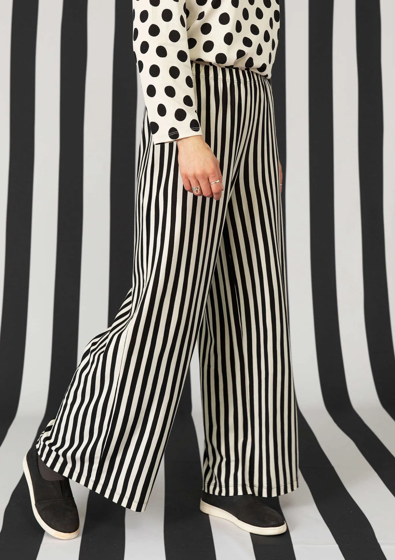 Raidalliset trikoohousut ekopuuvillaa ja modaalia