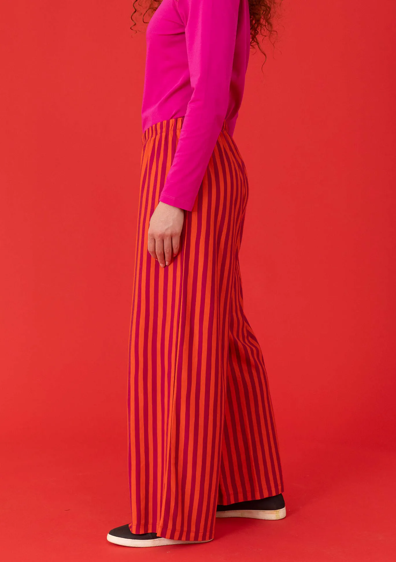 Raidalliset trikoohousut ekopuuvillaa ja modaalia