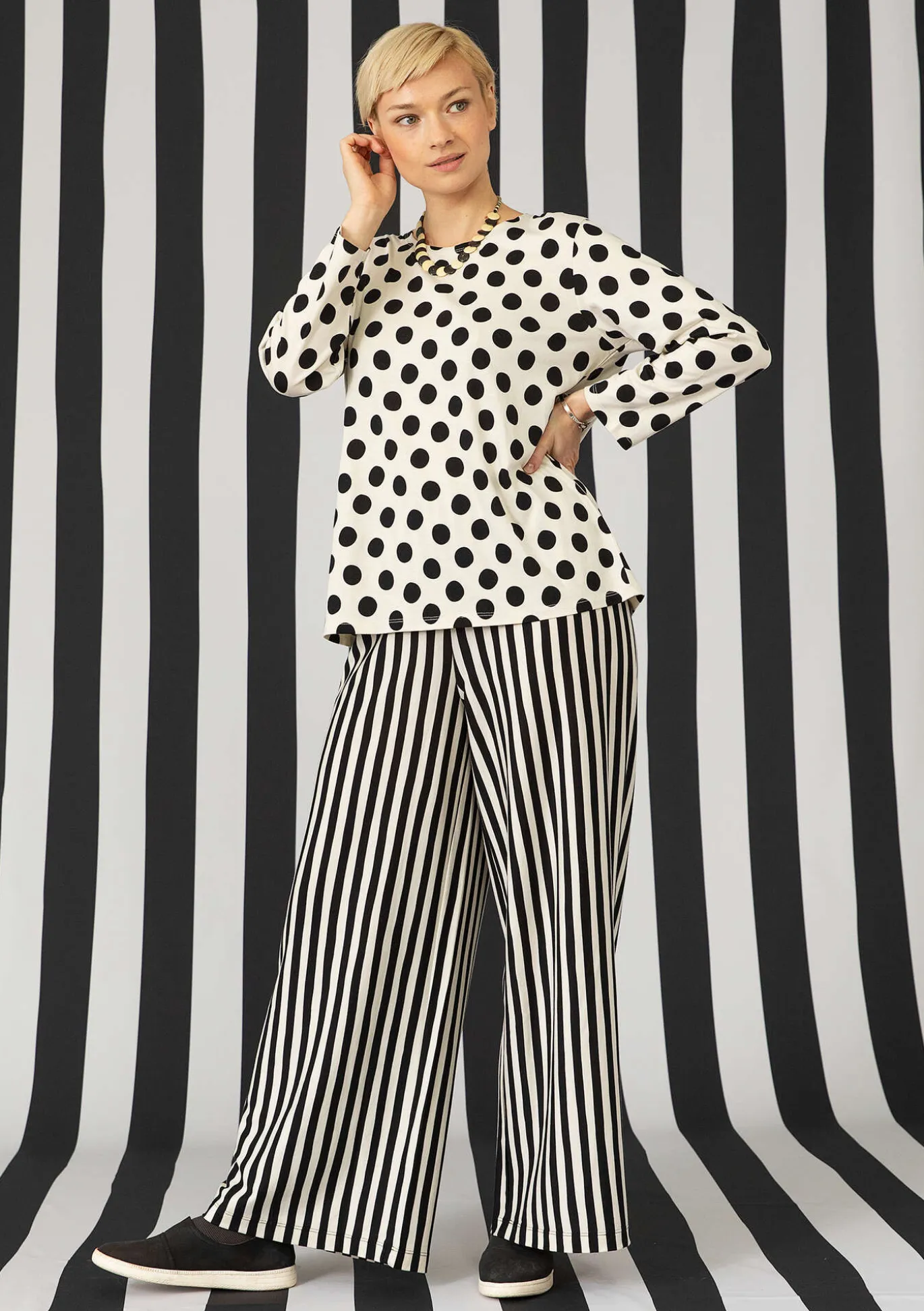 Raidalliset trikoohousut ekopuuvillaa ja modaalia