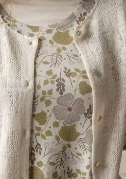 Reikäneuloksinen neuletakki 