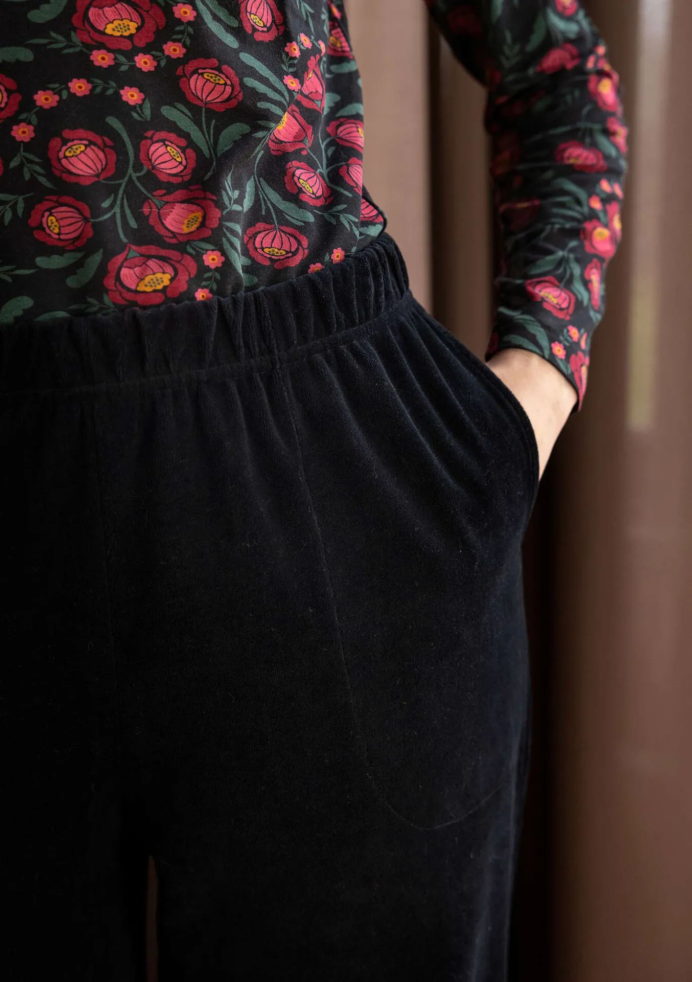 Veluurihousut "Nora" ekopuuvillaa ja kierrätettyä polyesteriä