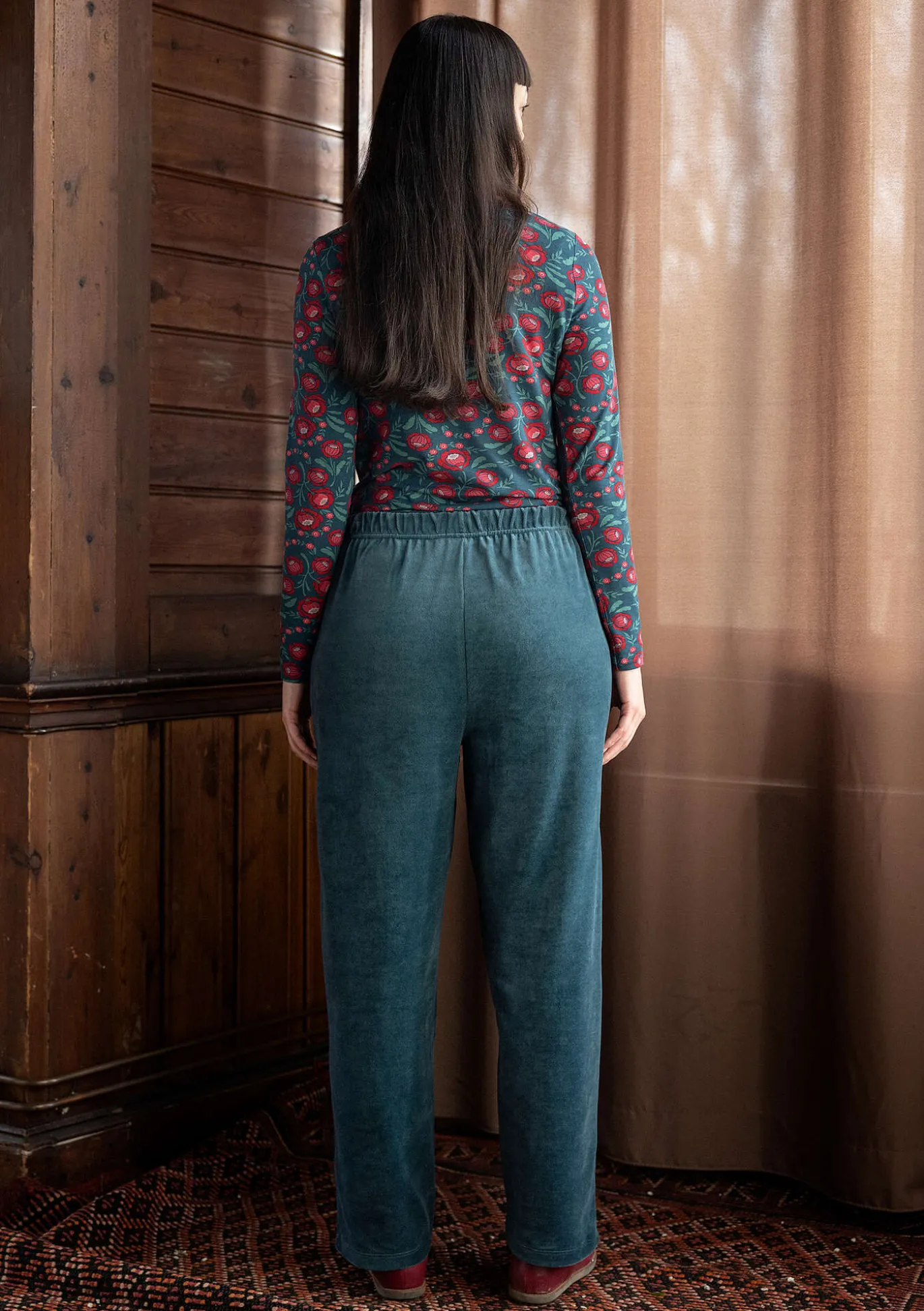 Veluurihousut "Nora" ekopuuvillaa ja kierrätettyä polyesteriä