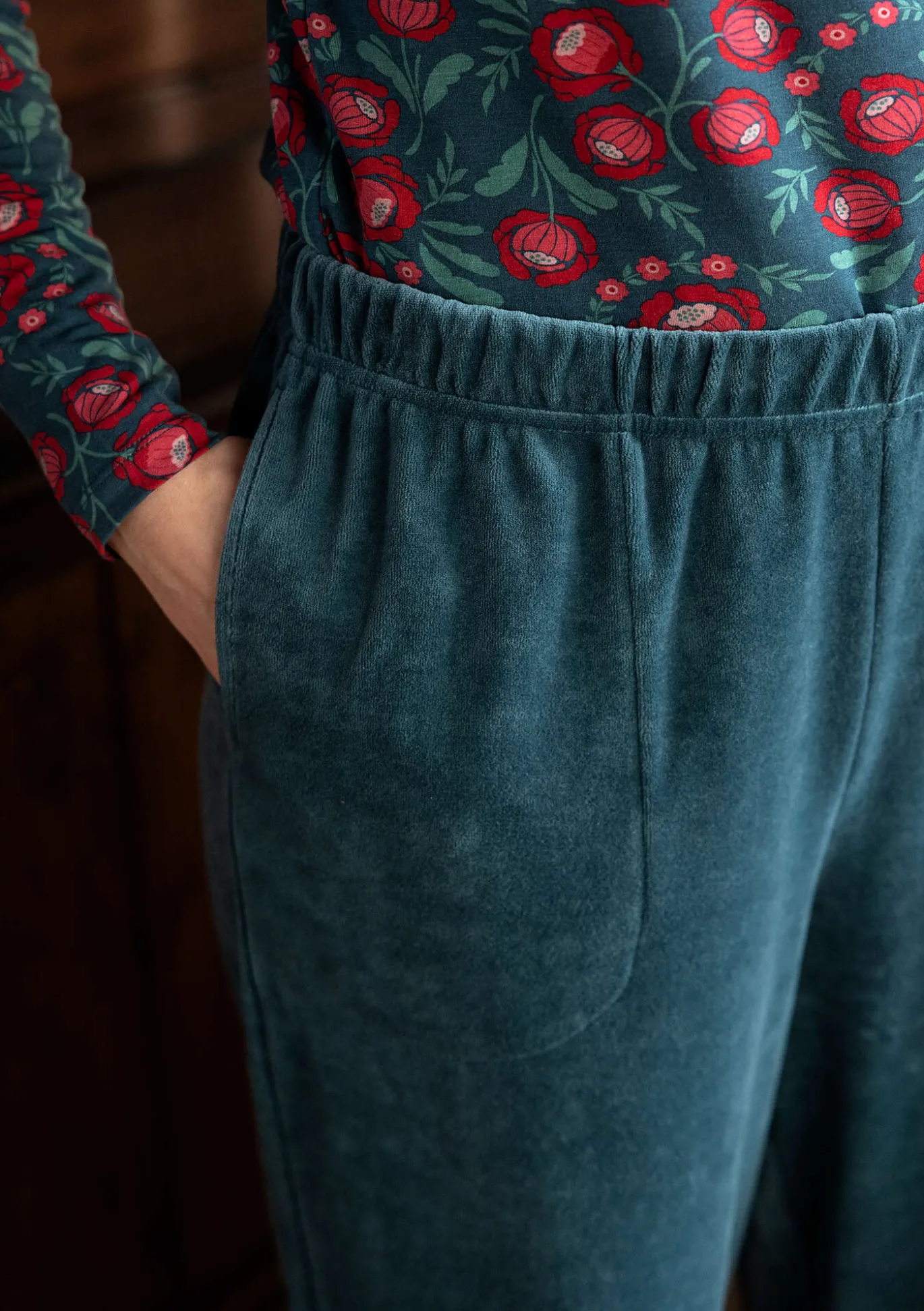 Veluurihousut "Nora" ekopuuvillaa ja kierrätettyä polyesteriä