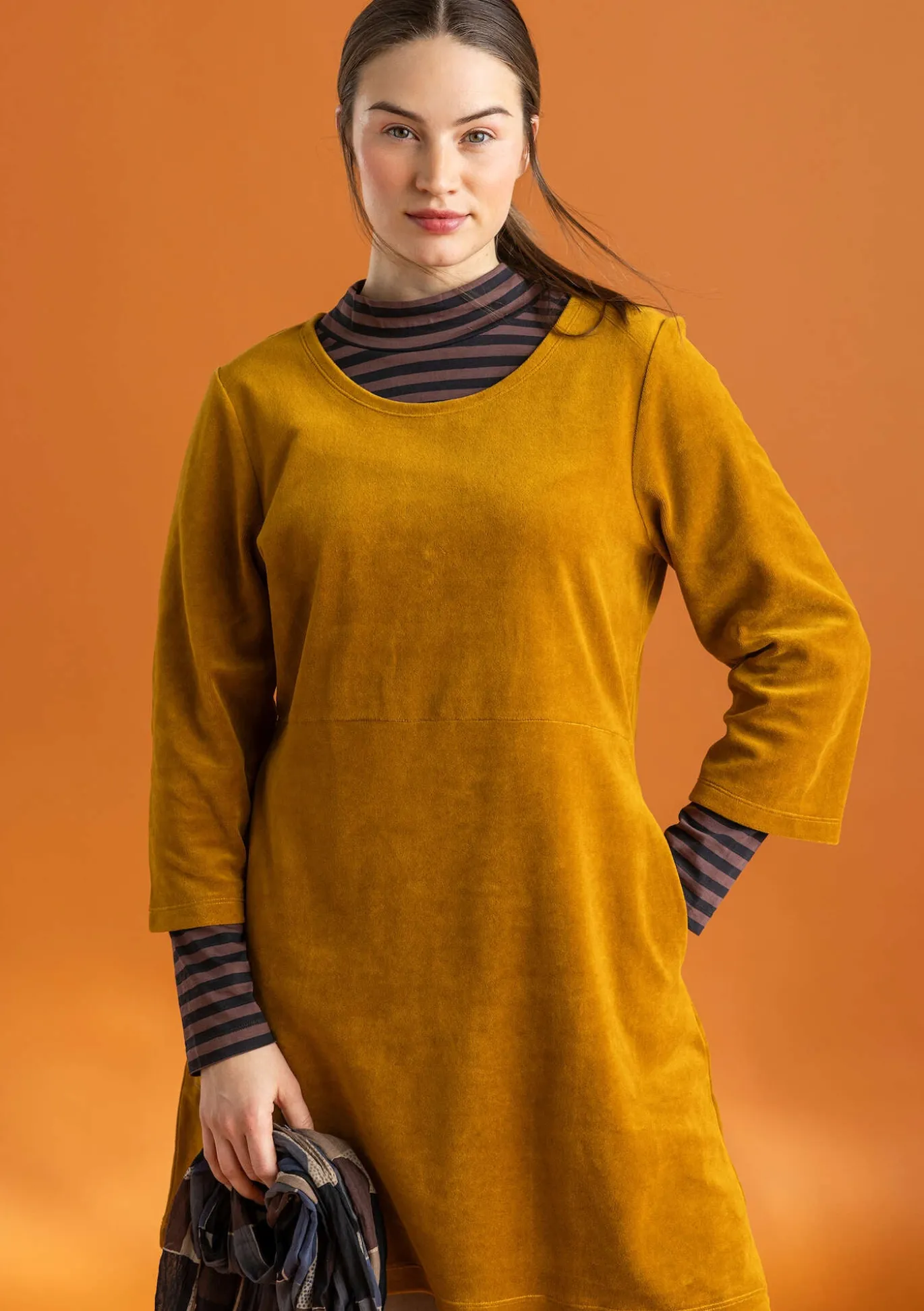 Veluuritunika ekologista puuvillaa / kierrätettyä polyesteriä