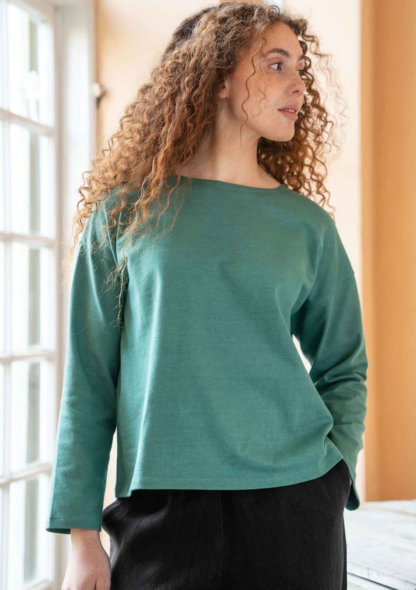 Yksivärinen pusero ekopuuvillaa